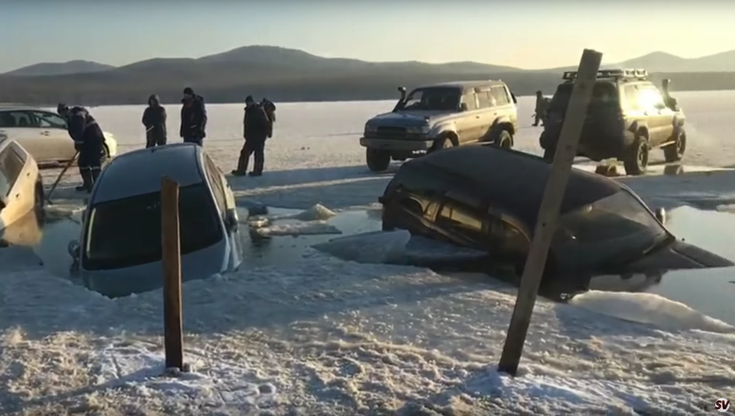 Sprawdzali grubość lodu - utopili kilkadziesiąt samochodów