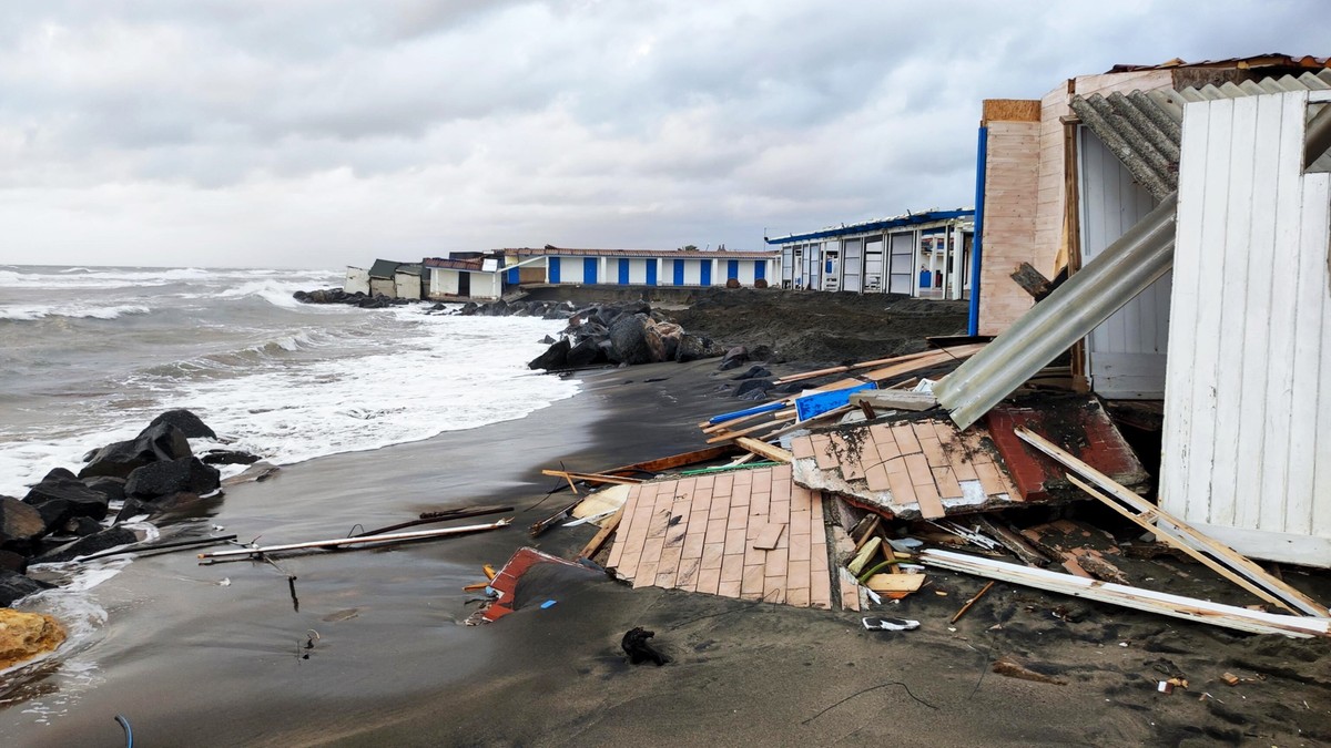 Pogodowy kataklizm nad Europą. Liczba ofiar śmiertelnych orkanu Ciaran wzrosła do 16