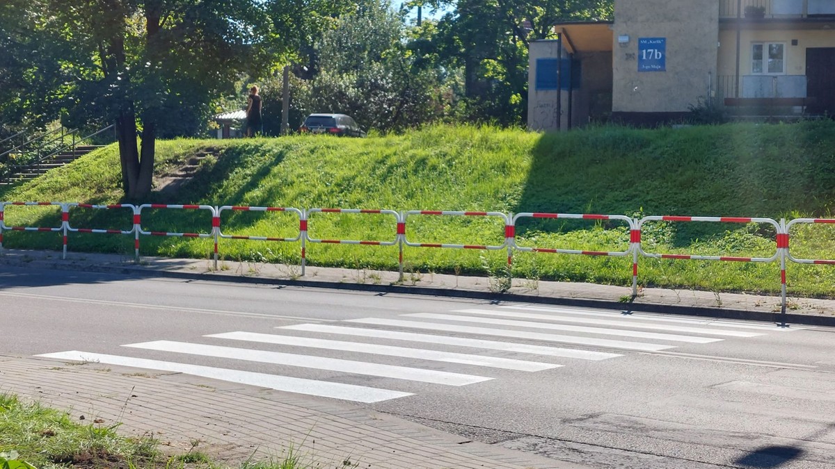 Przejście dla pieszych bez przejścia. "Skandalicznie wykonana praca"