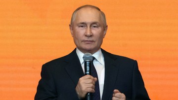 Putin za kierownicą auta na Moście Krymskim 