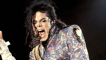 Pomnikiem w kształcie korony fani Michaela Jacksona uczcili 60 rocznicę urodzin