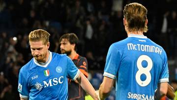 Kuriozalne sceny w hicie Serie A. Kontuzja legendy przy wykonywaniu karnego. Grał Zieliński