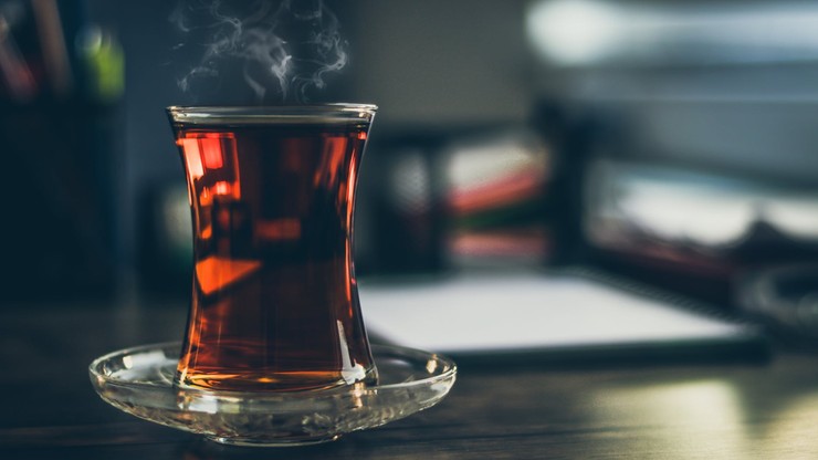 Picie gorącej herbaty sprzyja rakowi. Badania trwały 10 lat