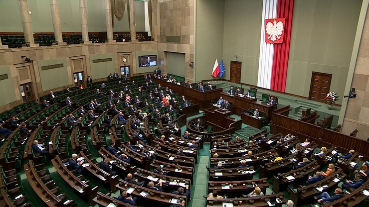 Wzrost poparcia dla KO, PSL poza Sejmem. Najnowszy sondaż