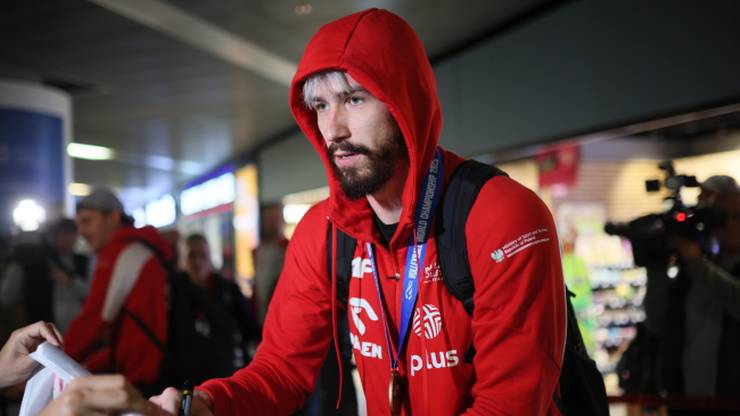 Polscy siatkarze wrócili z Filipin. Zostali przywitani na lotnisku