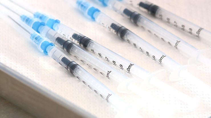 Druga dawka przypominająca szczepionki przeciw COVID-19 dla seniorów. Jest decyzja ministerstwa