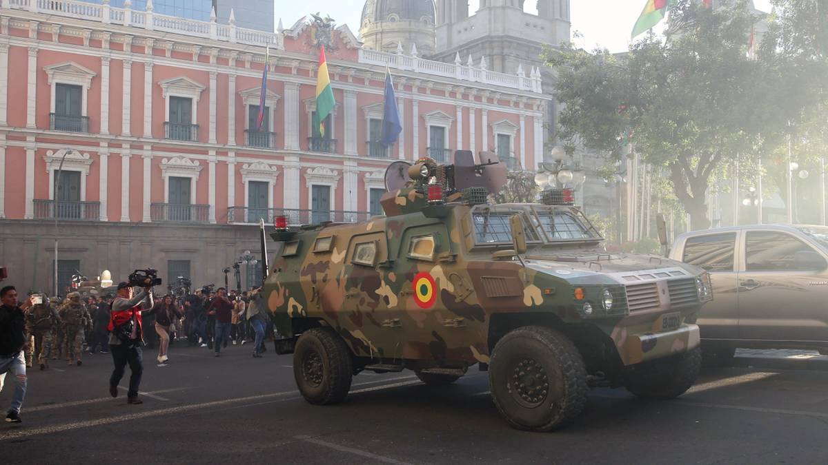 Lovitură de stat eșuată în Bolivia.  Arestarea generalului Juan José Zuniga