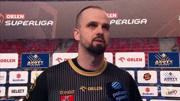 Portret Krzysztofa Łyżwy, trenera siatkówki, podczas wywiadu.