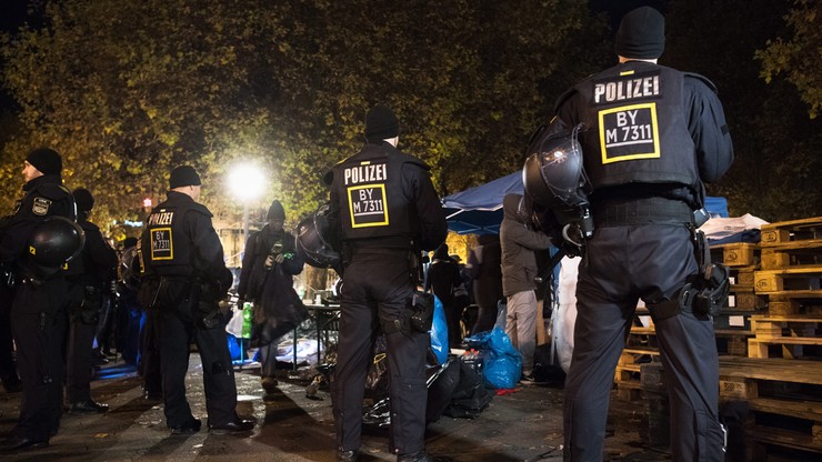 Coraz więcej ataków na imigrantów w Niemczech. Ponad 1800 przypadków od początku roku