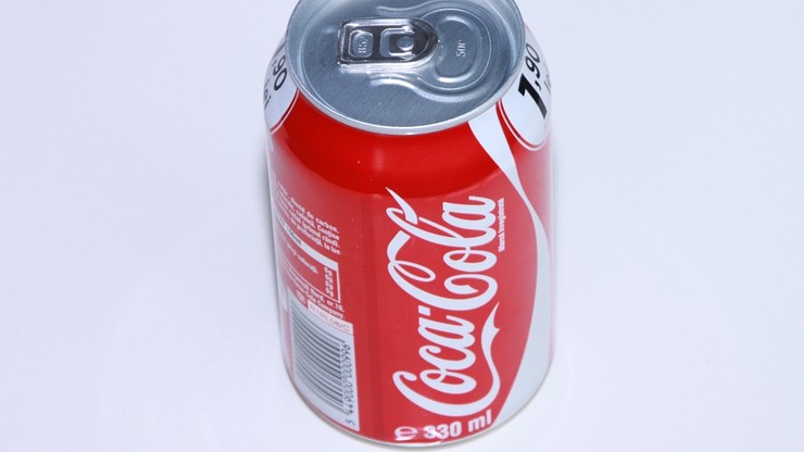 Ludzkie odchody w Coca-Coli. Puszki z napojem nie trafiły do sklepów