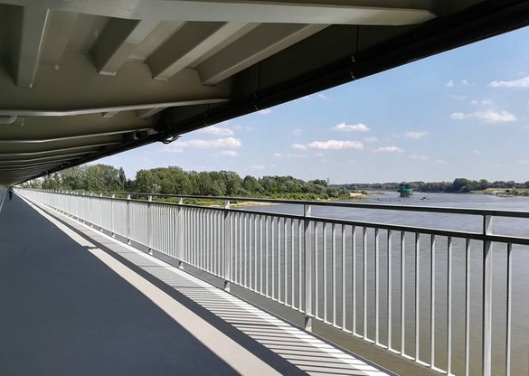 Nowe kładki dla rowerzystów pod mostem Łazienkowskim w Warszawie