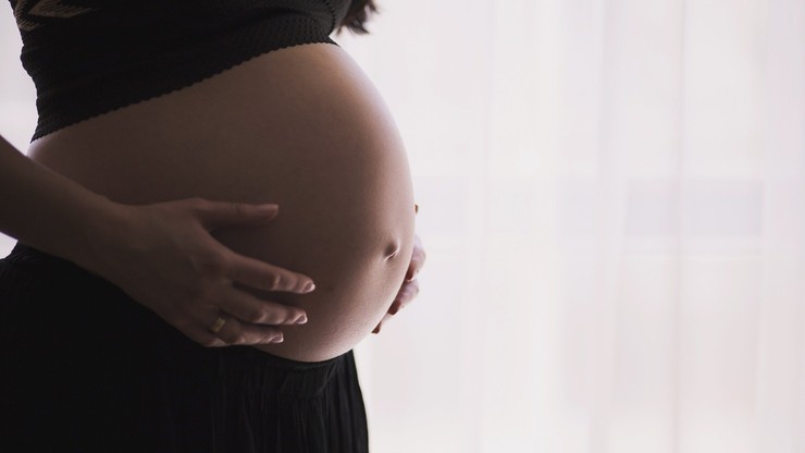 COVID-19 nie zwiększa ryzyka porodu martwego ani przedwczesnego