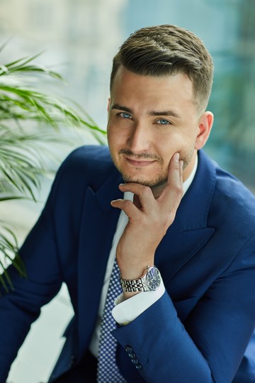 Bartłomiej Misiewicz, były rzecznik MON, rusza z produkcją wódki Bartłomiej Misiewicz, były rzecznik MON, rusza z produkcją wódki