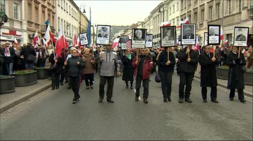 Warszawa: marsz z portretami ofiar katastrofy smoleńskiej