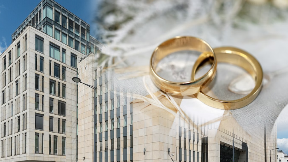 Kolaż zdjęć: nowoczesny budynek biurowy i dwie złote obrączki ślubne na białym tle.