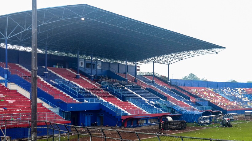Stadion w Indonezji, na którym zginęło ponad 130 osób, zostanie zburzony i odbudowany