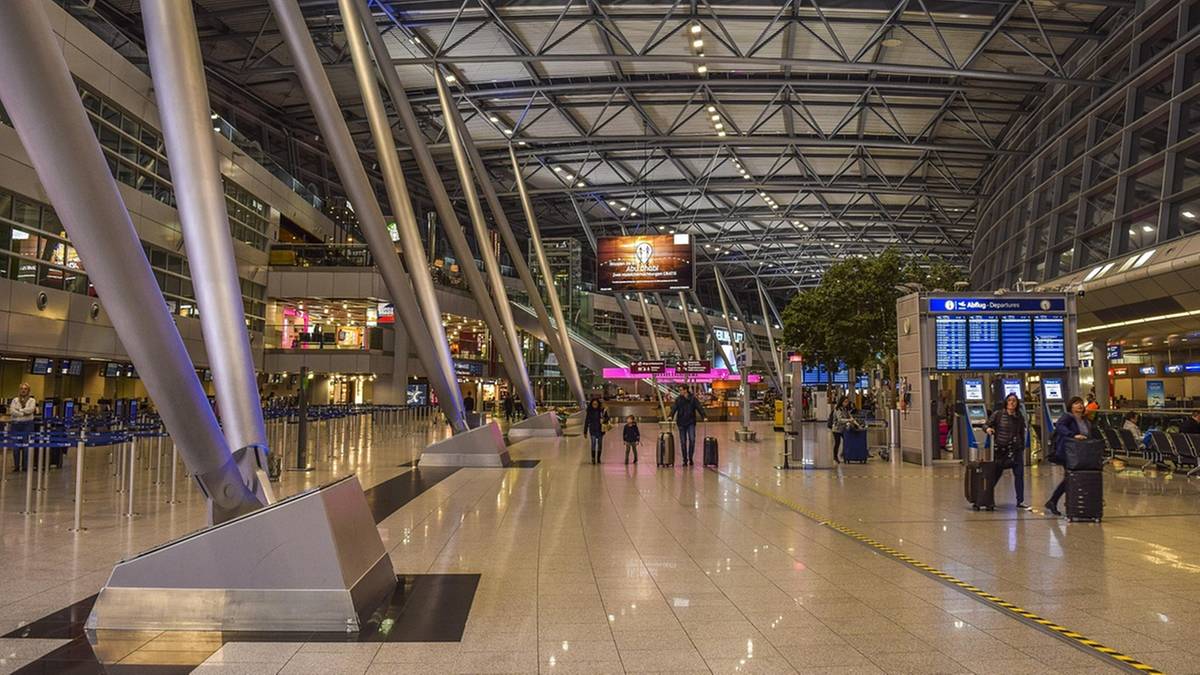 Polacy emigrują coraz częściej. GUS sprawdził, jakie kierunki wybierają