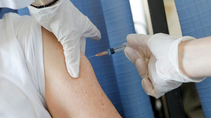 Szpitale wstrzymują szczepienia przeciw COVID-19. Brakuje preparatu
