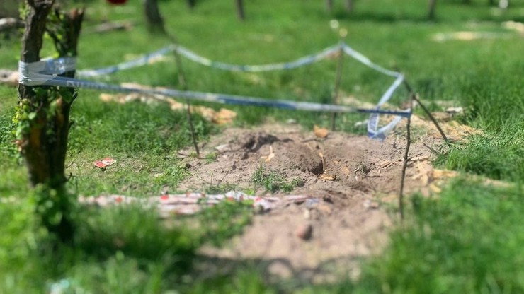 Wojna w Ukrainie. Zmasakrowane ciało zakopane w lesie. Kolejna ofiara Rosjan