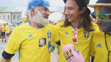 Szwedzi kupili bezdomnemu z Kielc buty i bilety na mecz
