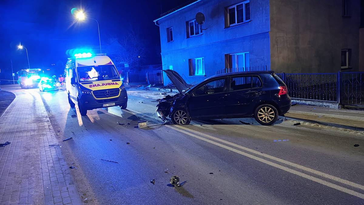 Samochód wjechał w pieszych. Nie żyje jedna osoba