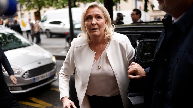 Marine Le Pen nie żałuje słów o Krymie. Śmiech i wymowny gest na pytanie o wizytę w Kijowie