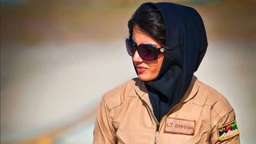 Pierwsza afgańska kobieta-pilot wojskowy otrzymała azyl polityczny w USA
