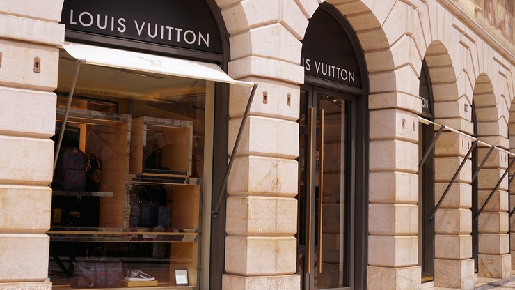 Luksus przegrywa z kryzysem. Właściciel marki Louis Vuitton stracił 30 miliardów dolarów
