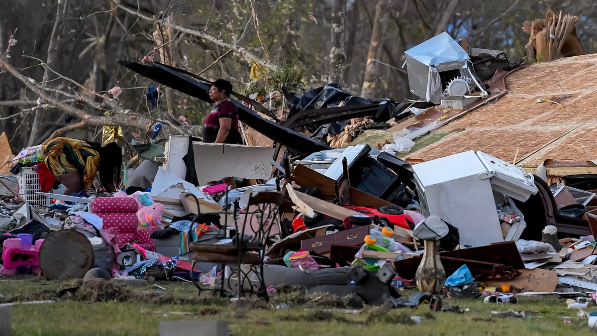 USA. "Potworne zniszczenia" po tornadzie. 26 osób nie żyje