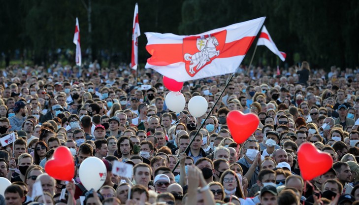 Co najmniej 63 tys. ludzi na wiecu Swiatłany Cichanouskiej. Jest kandydatką w wyborach na Białorusi