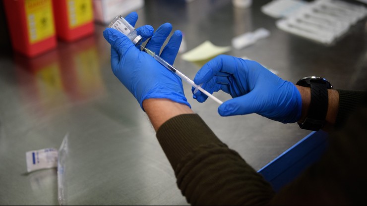 Izrael. Rządowi eksperci odradzają podawanie czwartej dawki szczepionki przeciwko COVID-19