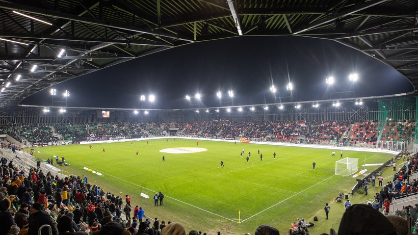Fortuna 1 Liga: Kuriozalny gol na otwarcie stadionu! Zagłębie górą w hicie (WIDEO)