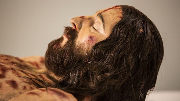 Hiszpania: Zaprezentowano hiperrealistyczną rzeźbę obrazującą ciało Jezusa Chrystusa