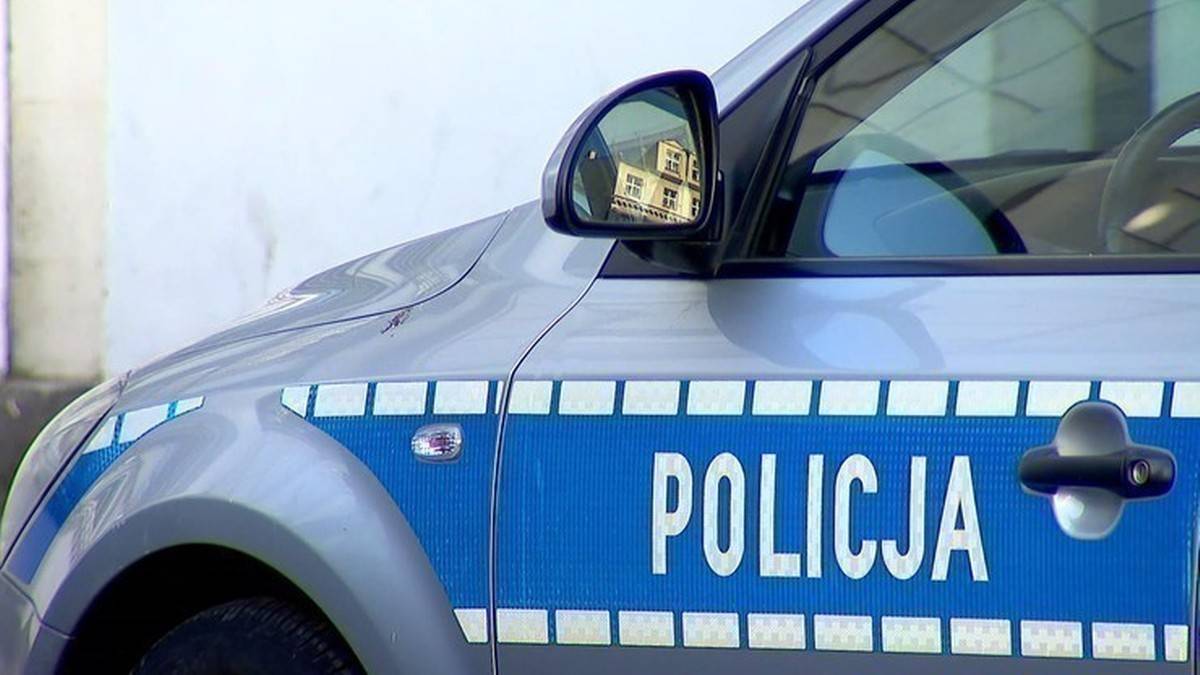 Kraków: Rzucił się z nożem na policjantkę. Padły strzały