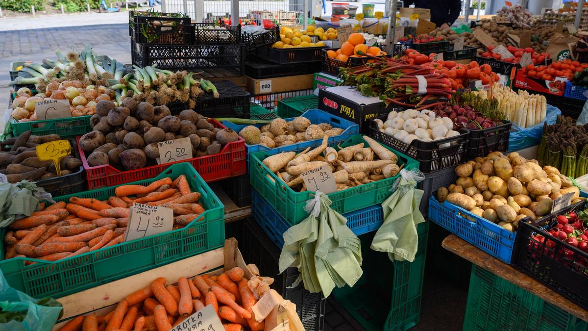 Handball World Championship medallist Jadranka Jeż now sells vegetables at a market