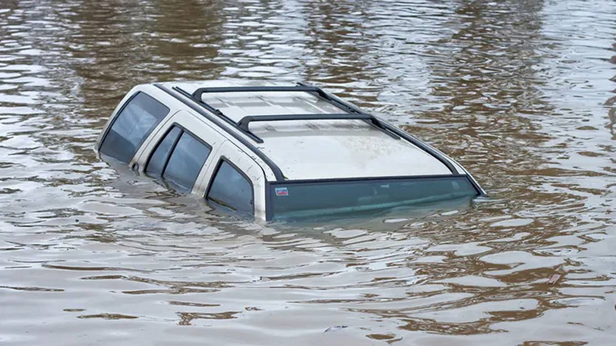 20-05-2024 06:00 Samochody zalane po same dachy. W tych regionach Polski ryzyko podtopień będzie największe