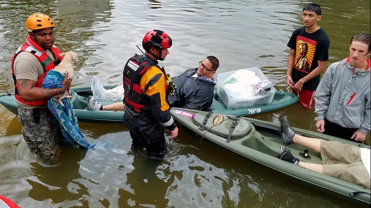 Walka z powodzią w Teksasie. Do 14 wzrosła liczba ofiar