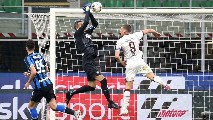 Koszmarny błąd Samira Handanovicia. Bramkarz Interu podarował rywalom gola (WIDEO)