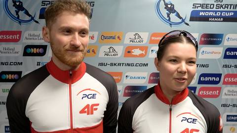 Marcin Bachanek i Natalia Jabrzyk stoją obok siebie przed ścianką z logotypami sponsor&oacute;w, oboje ubrani w stroje sportowe z widocznymi logotypami PGE i 4F.