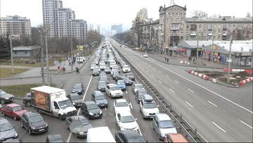 Panika w Kijowie. Drogi zablokowane, kolejki na stacjach