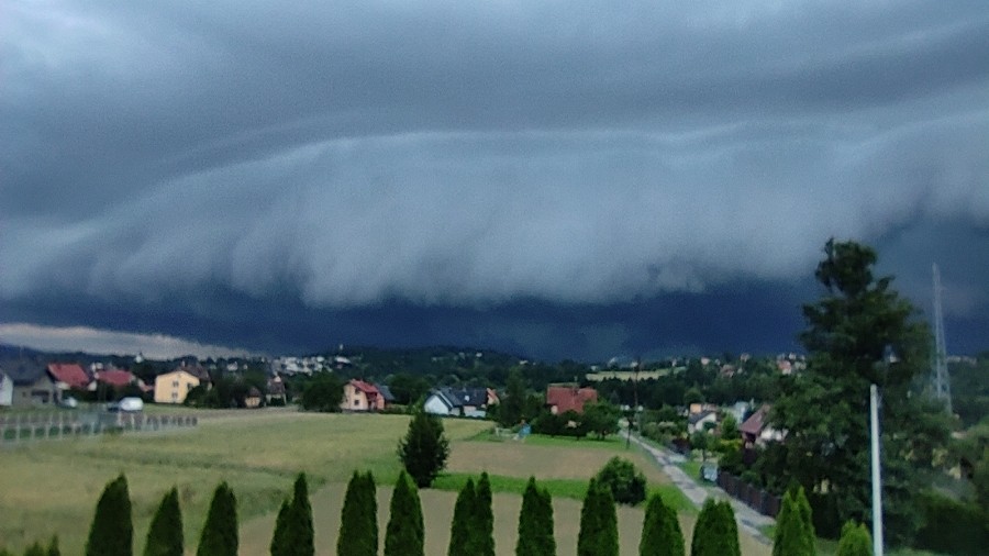 Chmura szelfowa w Skoczowie w woj. śląskim. Fot. Adam / TwojaPogoda.pl