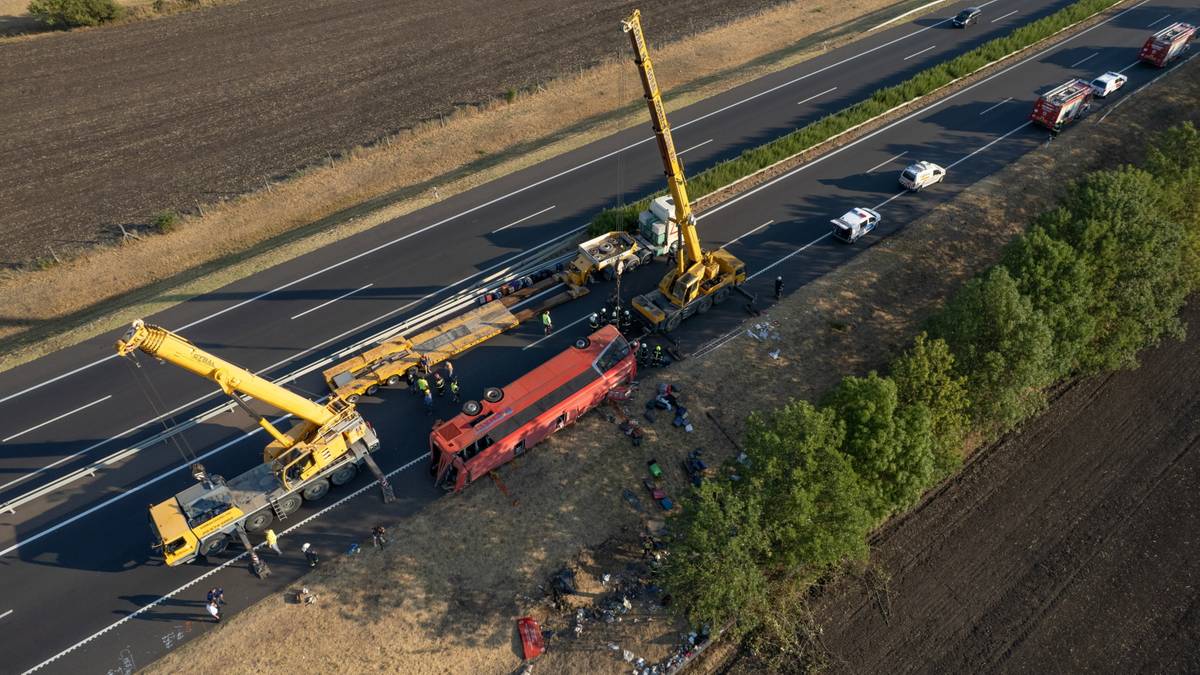 Opublikowano nagranie z akcji strażaków przy polskim autokarze