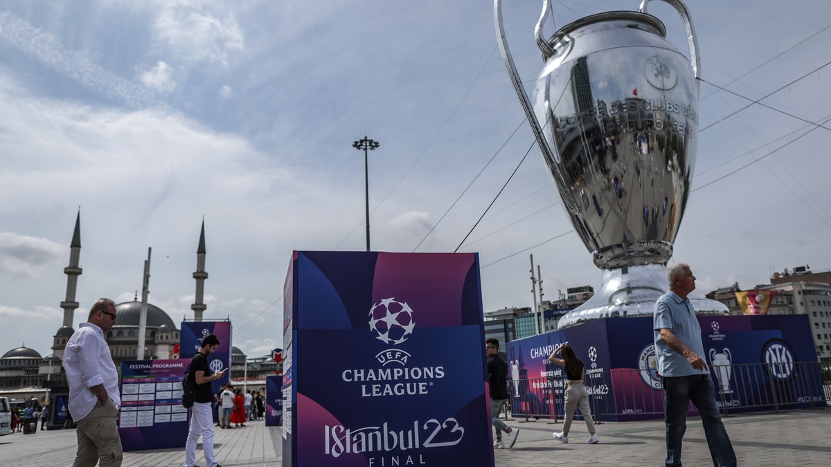 W Stambule igrzyska na razie piłkarskie. Marzenia Turcji sięgają dalej