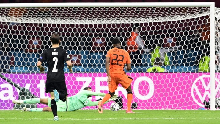 Euro 2020. Holandia - Austria 2:0. Gol Denzela Dumfriesa