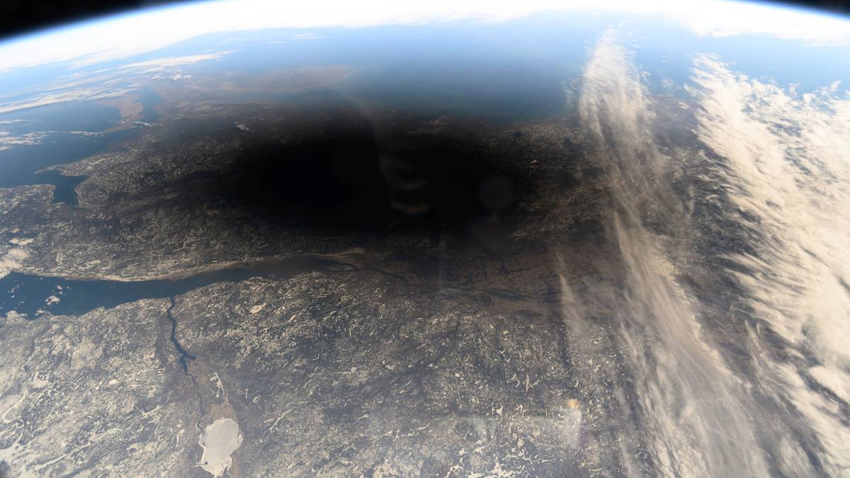 NASA pokazała, co stanie się z ciałem w czarnej dziurze. Niezwykłe nagranie