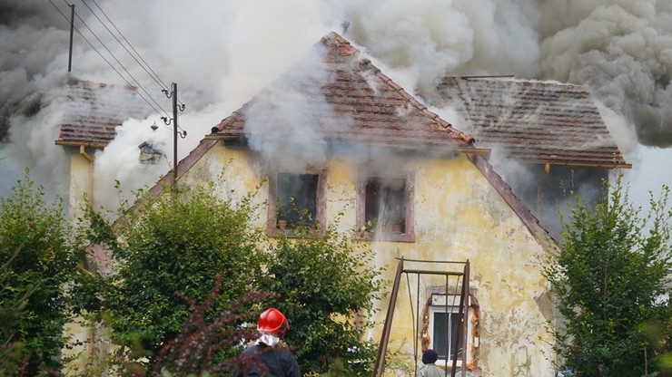 Wleń. Pożar domu mieszkalnego, 10 osób poszkodowanych, wśród nich niemowlę