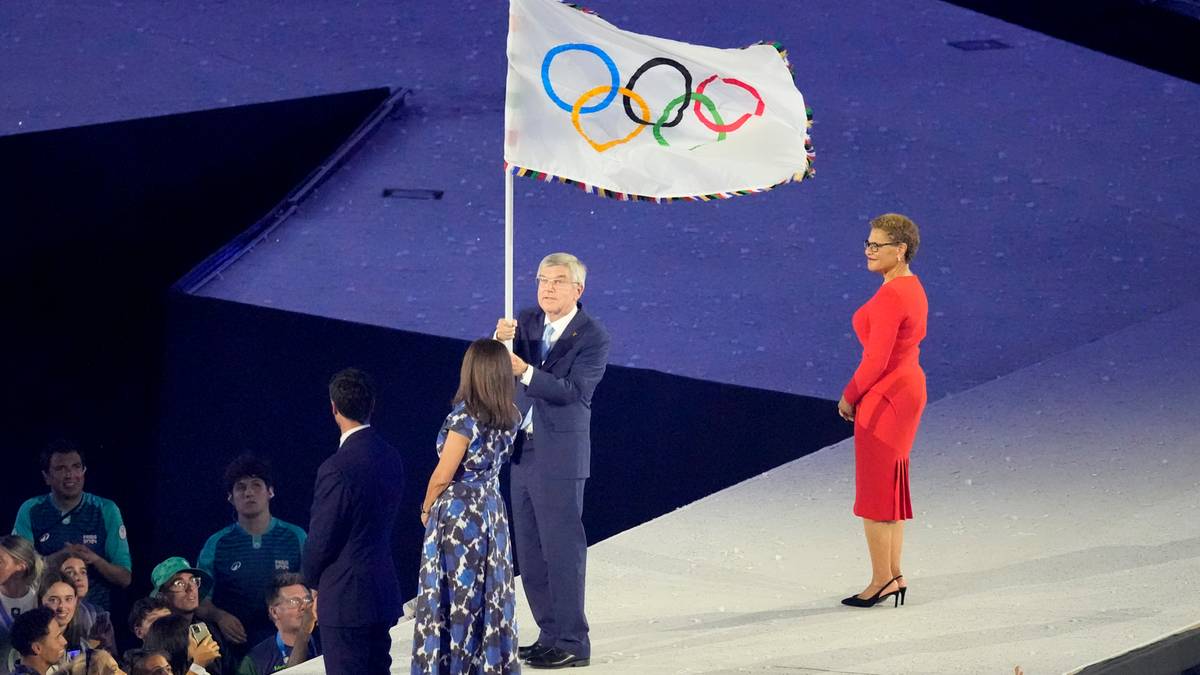 "Nie będzie chleba, będą igrzyska". Pomysł premiera rozgrzał internet