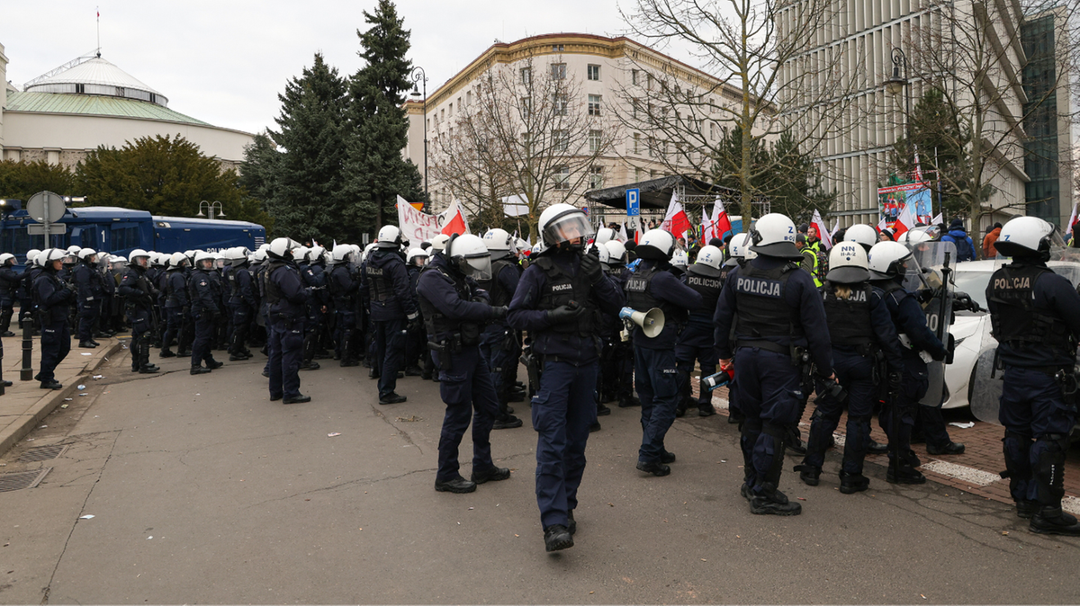 Zamieszki na proteście rolników w Warszawie. Zatrzymani usłyszeli zarzuty