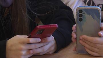 Całkowity zakaz telefonów w szkołach. Prezydent podjął decyzję