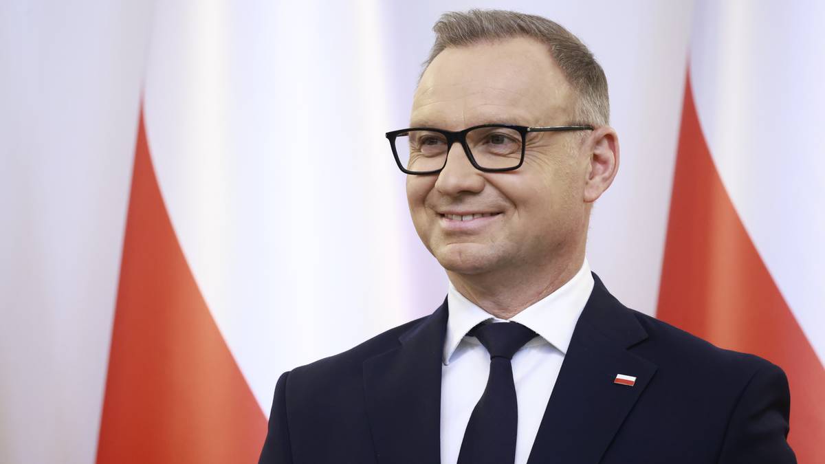 Polacy ocenili pracę najważniejszych instytucji. Wyróżnia się wynik Andrzeja Dudy